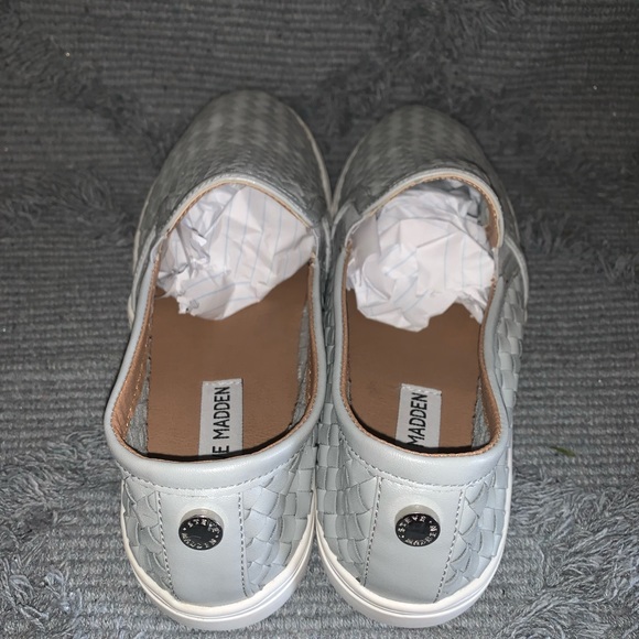 Steve Madden Slip ons - Picture 3 of 10